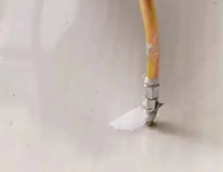 汉寿瓷砖空鼓维修公司专业解答在瓷砖铺贴过程中，如果使用的砂料过粗（如全部使用了粗砂），可能会导致以下问题