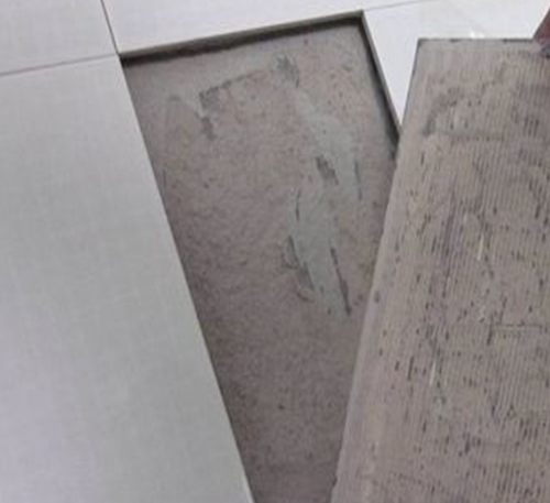 汉寿瓷砖空鼓维修公司分享瓷砖铺贴时如果打浆（即涂抹在瓷砖背面和基层上的砂浆或瓷砖胶）过少，会带来以下问题